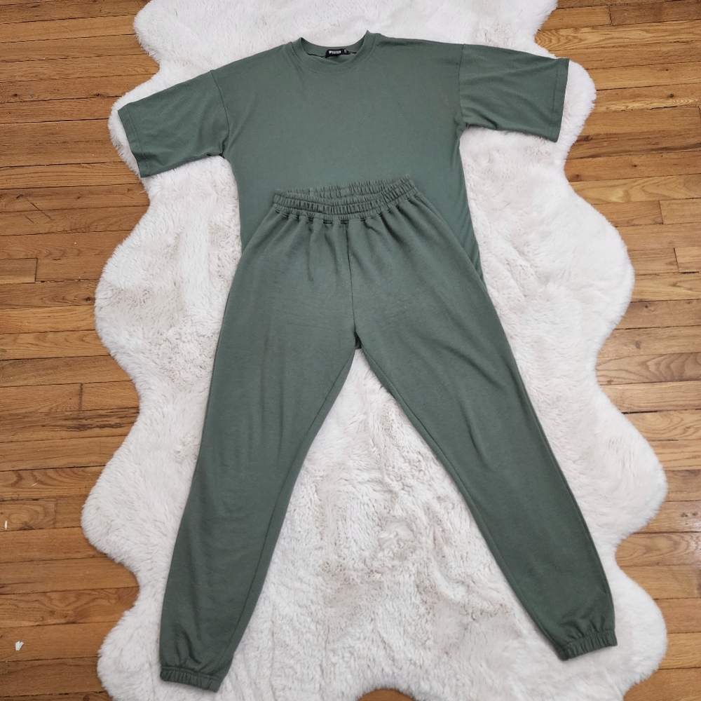 Missguided Army Green T Shirt and Joggers Co ord Set